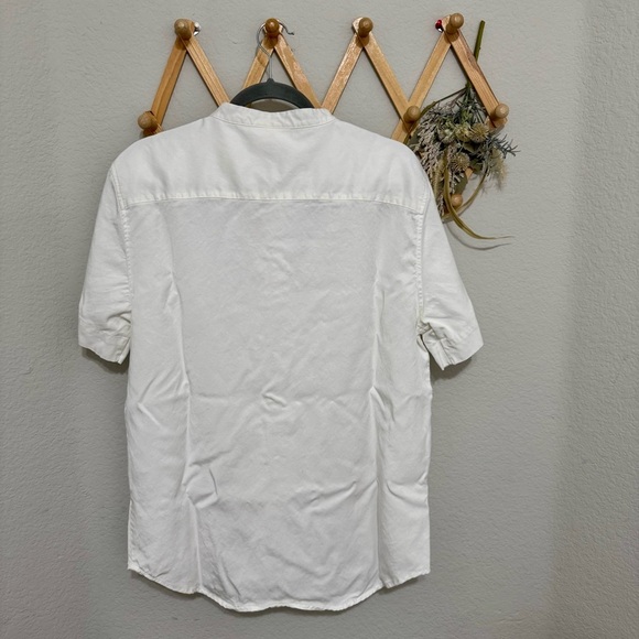 Cozy Earth Men's White Coastal Comfort Mock Neck Short Sleeve Button Down Sz L - Picture 6 of 10